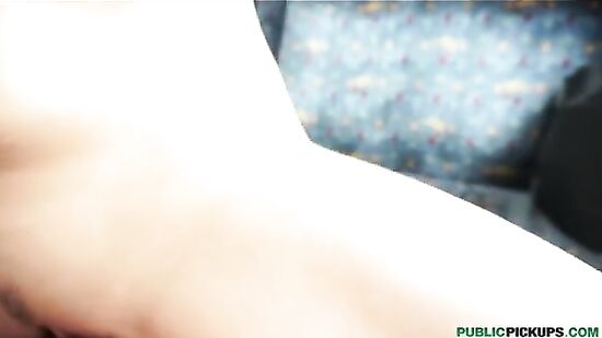 Развел незнакомку на секс в поезде и заплатил ей деньги за это