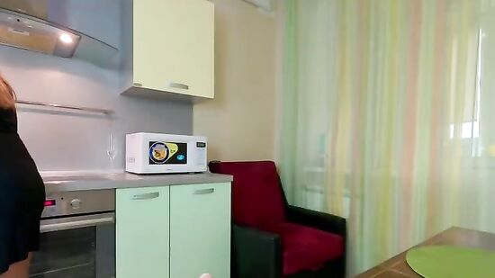 Мамина лучшая подруга развела парня на секс - порно с разговором