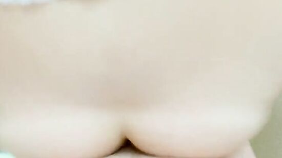 Русская жена изменяет мужу с его лучшим другом и сама соблазняет его на секс, пока он на работе