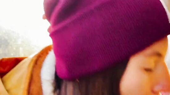 Случайный секс с красивой незнакомкой в публичном месте - порно от первого лица