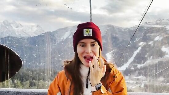 Случайный секс с красивой незнакомкой в публичном месте - порно от первого лица