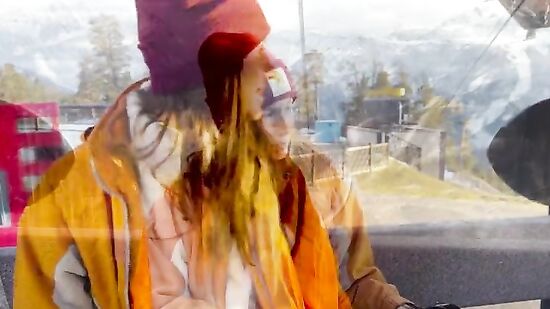 Случайный секс с красивой незнакомкой в публичном месте - порно от первого лица