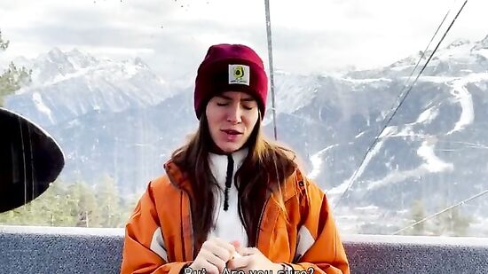 Случайный секс с красивой незнакомкой в публичном месте - порно от первого лица