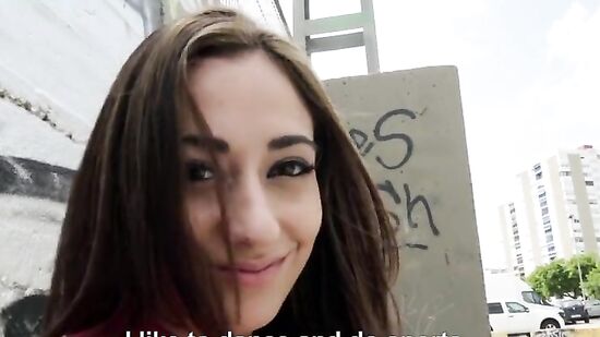 Незнакомец уговорил девушку на секс за деньги и даже на чай не пригласил