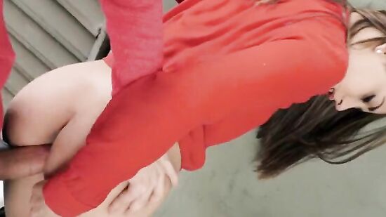 Незнакомец уговорил девушку на секс за деньги и даже на чай не пригласил