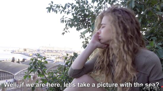 Симпатичная давалка любит трахаться за деньги с незнакомцами