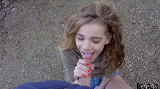 Симпатичная давалка любит трахаться за деньги с незнакомцами