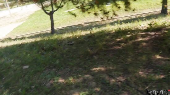 Порно агент предлагает женщине неплохие деньги за секс на камеру