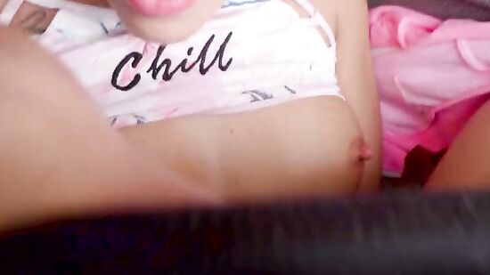 Ну давай! Мужик дает девушке деньги за быстрый секс и она берет!