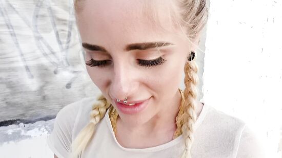 Давай трахнемся за деньги - хочешь? Всё таки развел девушку на секс...