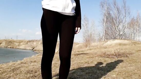 Привел подругу к озеру и там мы классно потрахались