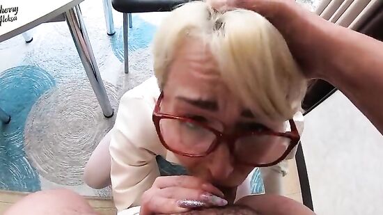 Училка берет в рот и даёт в жопу студенту во время подготовки к сессии