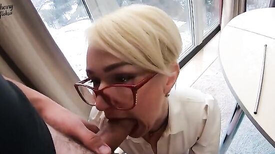 Училка берет в рот и даёт в жопу студенту во время подготовки к сессии