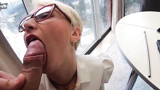 Училка берет в рот и даёт в жопу студенту во время подготовки к сессии