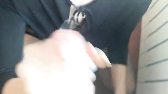 Жопастая соседка совсем не против когда её трахают как шлюшку