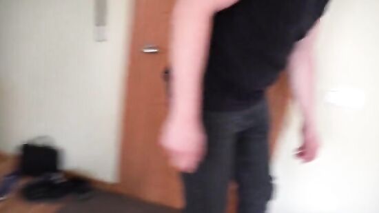 Сладкая русская мачеха соблазняет пасынка на секс, пока муж в командировке