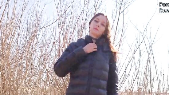 Познакомился с девушкой на лавочке и довёл её до оргазма