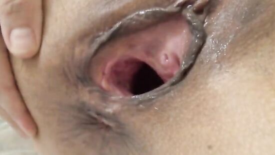 Кристина смотрит русское порно и мастурбирует киску с грязными разговорами