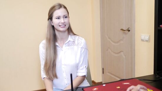 Показала сиськи на собеседовании, чтобы получить работу секретарши