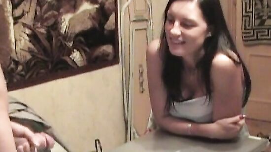 Лучшая подруга захотела посмотреть как я дрочу член