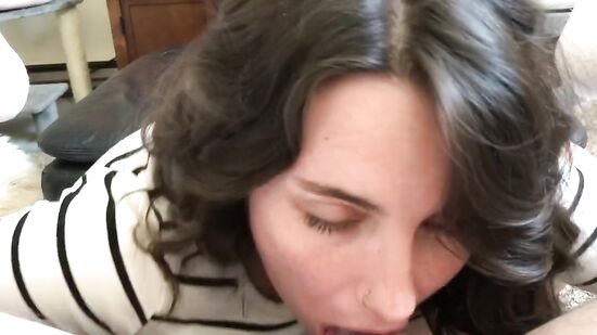 Моя подруга сейчас без парня и частенько заходит на секс