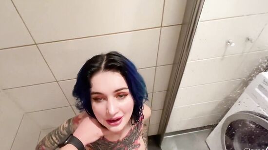 Похотливая подруга любит жесткий трах в анал и в ротик