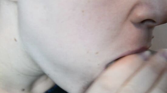 Пышная русская подружка захотела член со спермой на губы сразу после Нового Года