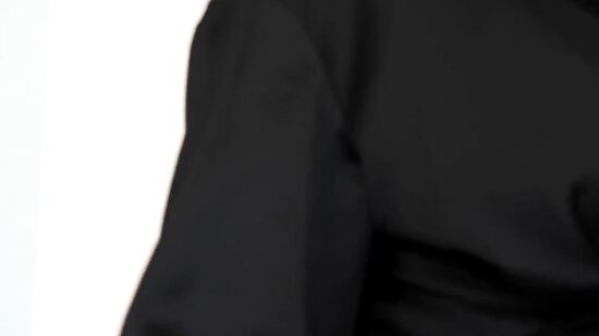 Возбужденная милфа сморит как девушка сосет член и хочет тоже