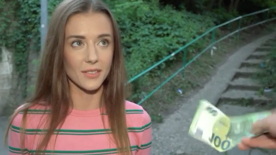 Предложил студентке денег за секс, от которых очень сложно отказаться