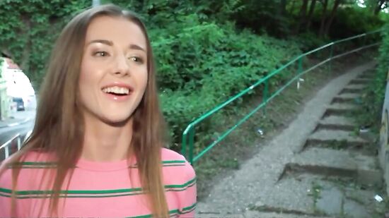 Предложил студентке денег за секс, от которых очень сложно отказаться