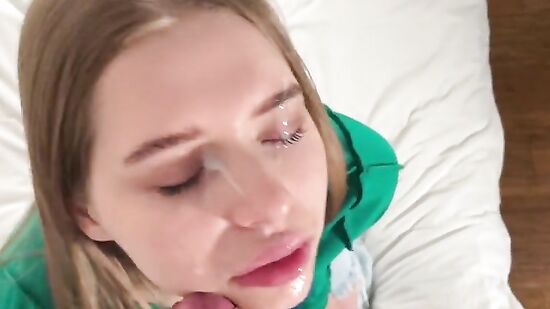 Зашла в гости к парню лучшей подруги и сделала ему минет