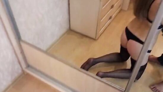 Трахнул девушку, как только она вернулась с работы