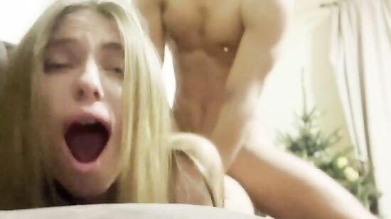 Пригласил подругу вместе посмотреть хентай порно и сладко потрахаться