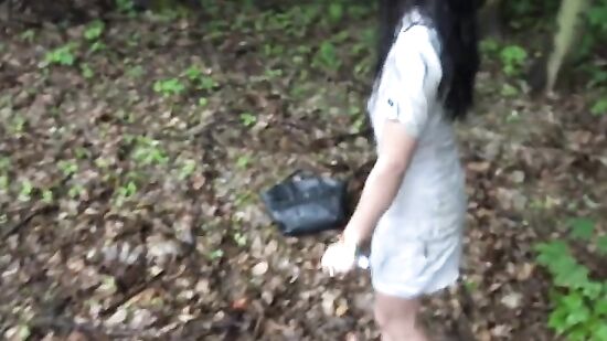 Незнакомец предложил милашке деньги за секс и она согласилась