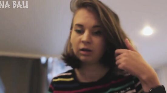 РУсская девушка отдалась мастеру, за то что починил телефон