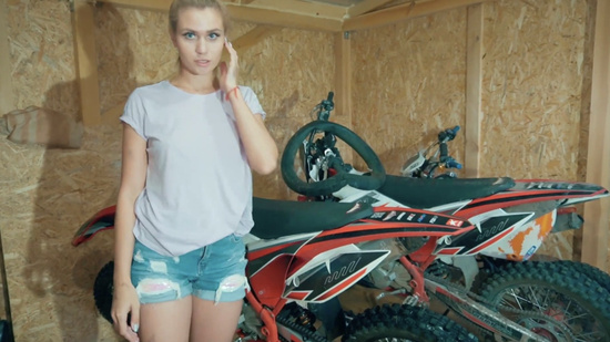 Думал просто заберу мотоцыкл, а встретил её