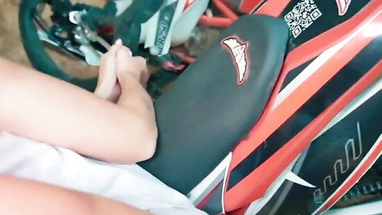 Думал просто заберу мотоцыкл, а встретил её