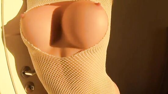 Реальный анал с наслаждением, когда член входит в попу по самые яйца