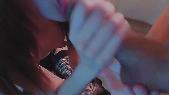 Девушка с отличной попкой практикует анал с толстым членом друга