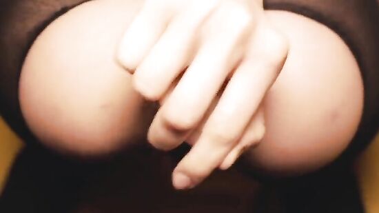 Девушка сама трахает себя в попу перед тем как это будет делать любимый