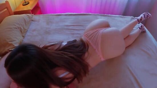 Молодая девушка подставила попу под твердый член друга!