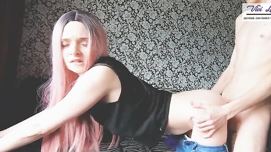 Пригласил подругу на чай, дал посидеть в планшете, а потом трахнул