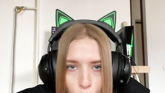 Наверное, ты считаешь что мы друзья, но меня уже за*бало дружить...