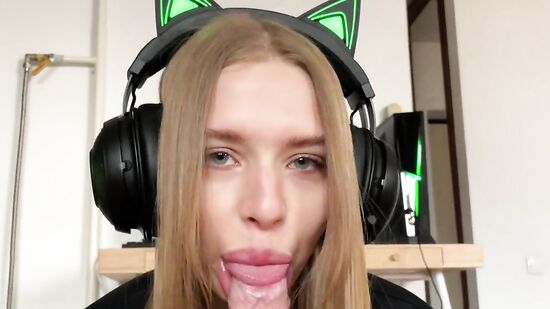 Наверное, ты считаешь что мы друзья, но меня уже за*бало дружить...