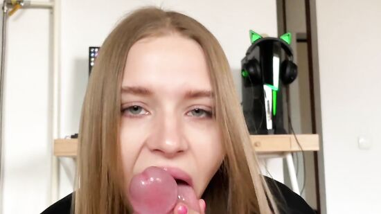 Наверное, ты считаешь что мы друзья, но меня уже за*бало дружить...