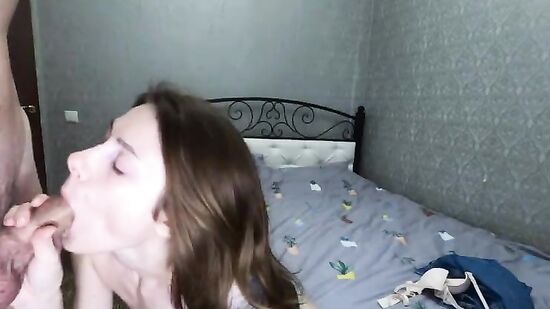 Она отсосала мой член и дала кончить в ротик