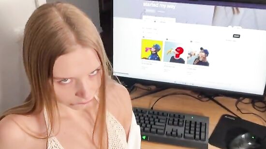 Русская девушка не только снимается в порно, но и зарабатывает на NFT