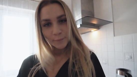 Подкрался к мачехе, напугал и трахнул с самого утра