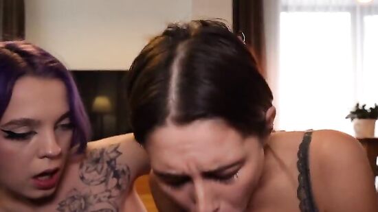 Обменялись спермой с ротика в ротик, вот это секс от первого лица...