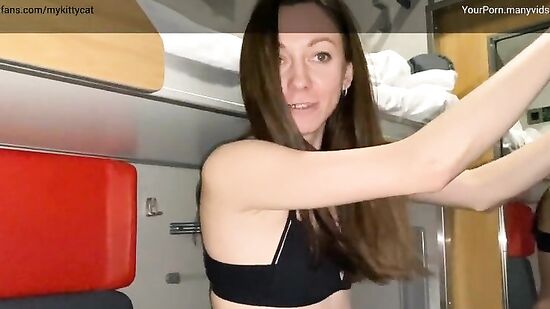 Ты до Москвы? Оо, прикольно... Всегда мечтал ехать в одном купе с девушкой